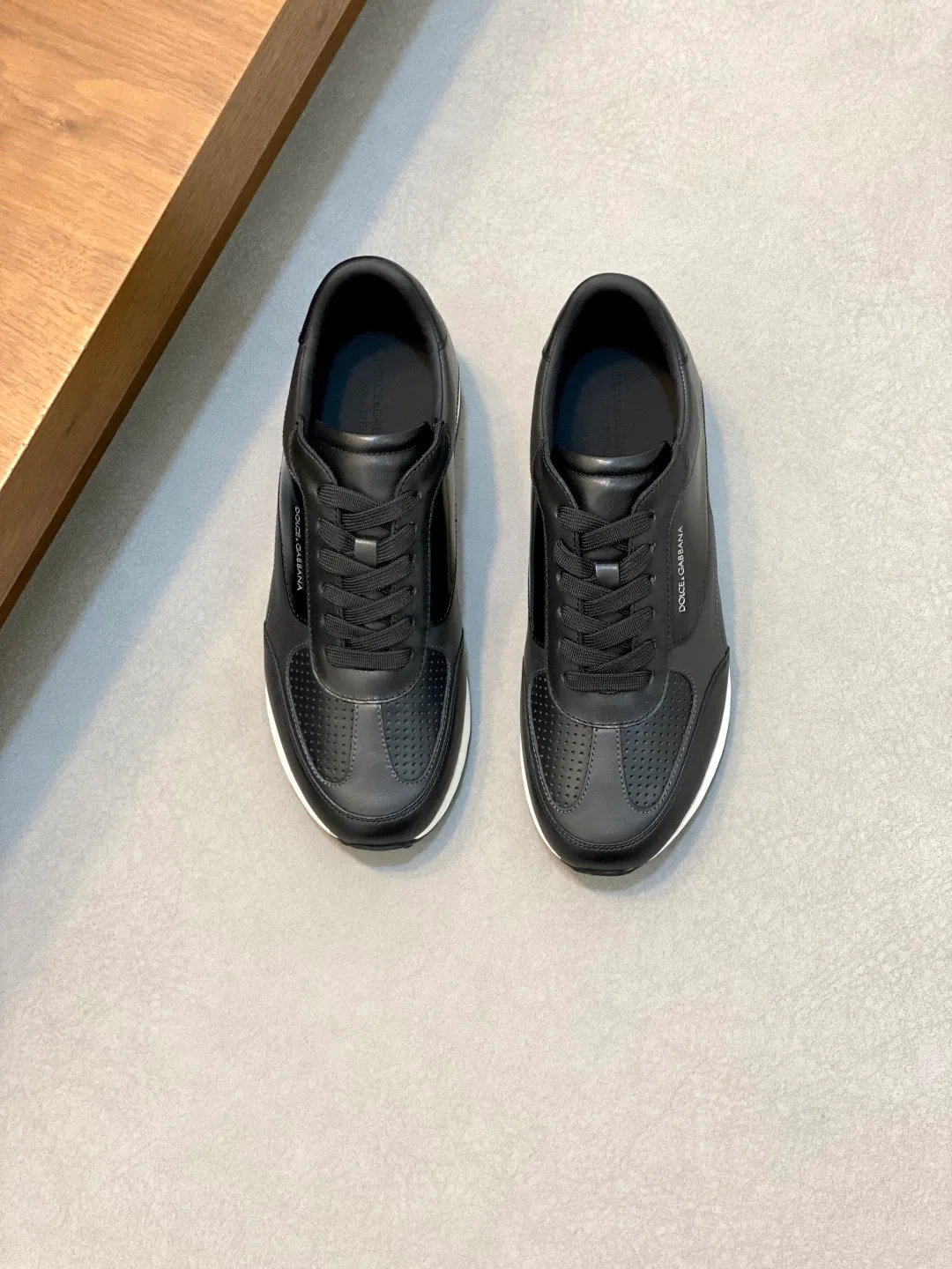 Men's Men's Shoes 💰900••Classic••Dolce&Gabbana••DG✔️High-end men's sports•casual shoes. Original goods from top counters. Original imported cowhide, multi-material splicing design ➕Imported cowhide lining, cowhide feet ➕Original TPR elastic outsole.  Size: 39-44 (38, 45 customized)